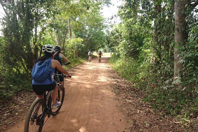 3 Hours Guided Cycling Tour Across Lake Victoria - What the single-track trails feel like