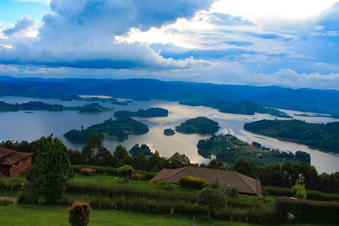 4 Days Gorilla tracking Tour in Uganda - The private vehicle and the human side of the trip