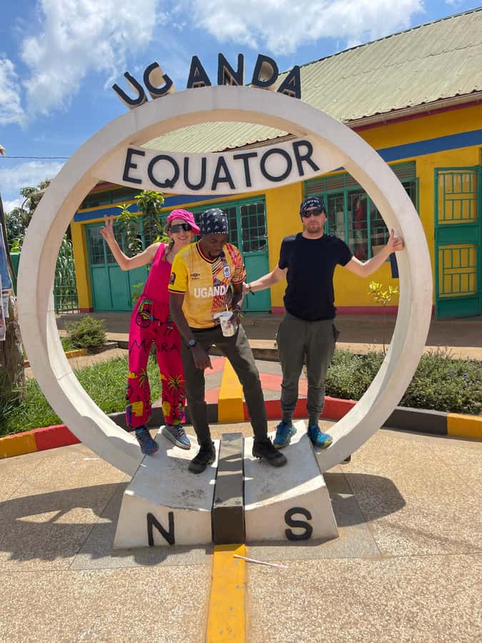 Uganda Equator Tour From Kampala To Kayabwe - Lunch and the Kayabwe crafts market